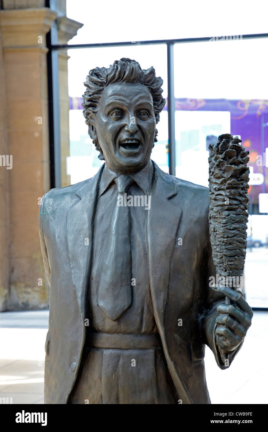 The statue of the famous Liverpool comedian Ken Dodd Stock Photo Alamy
