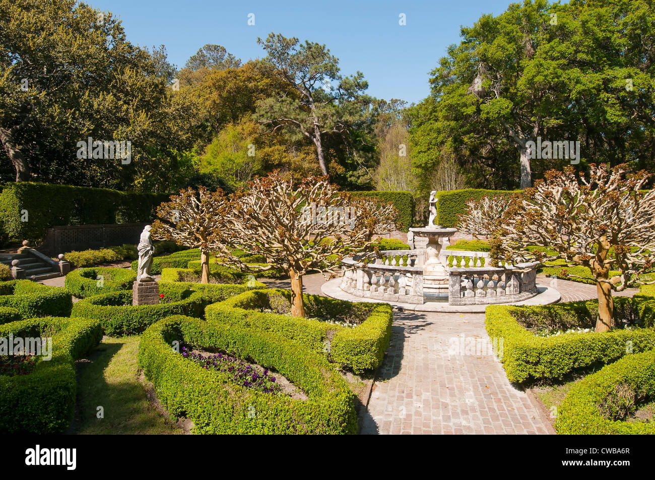 Elizabethan Gardens Sunken Gardens with ancient Italian Renaissance statue on Roanoke Island, Manteo, North Carolina Stock Photo