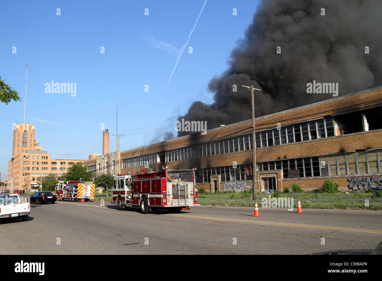 Multiple Alarm fire in vacant commercial building Highland Park, Michigan USA Stock Photo