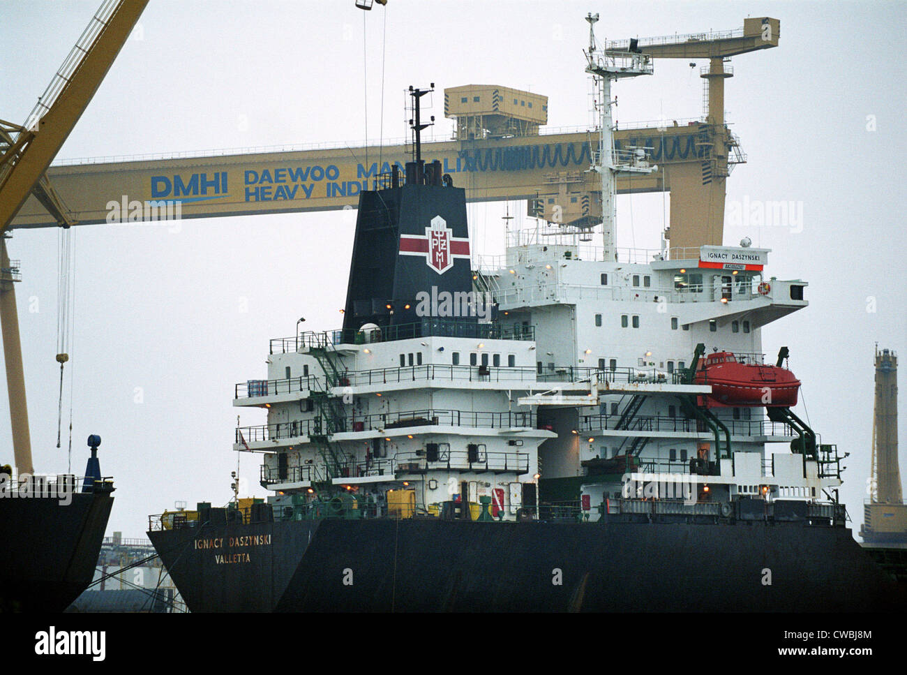 Cargo ship flag hi-res stock photography and images - Alamy