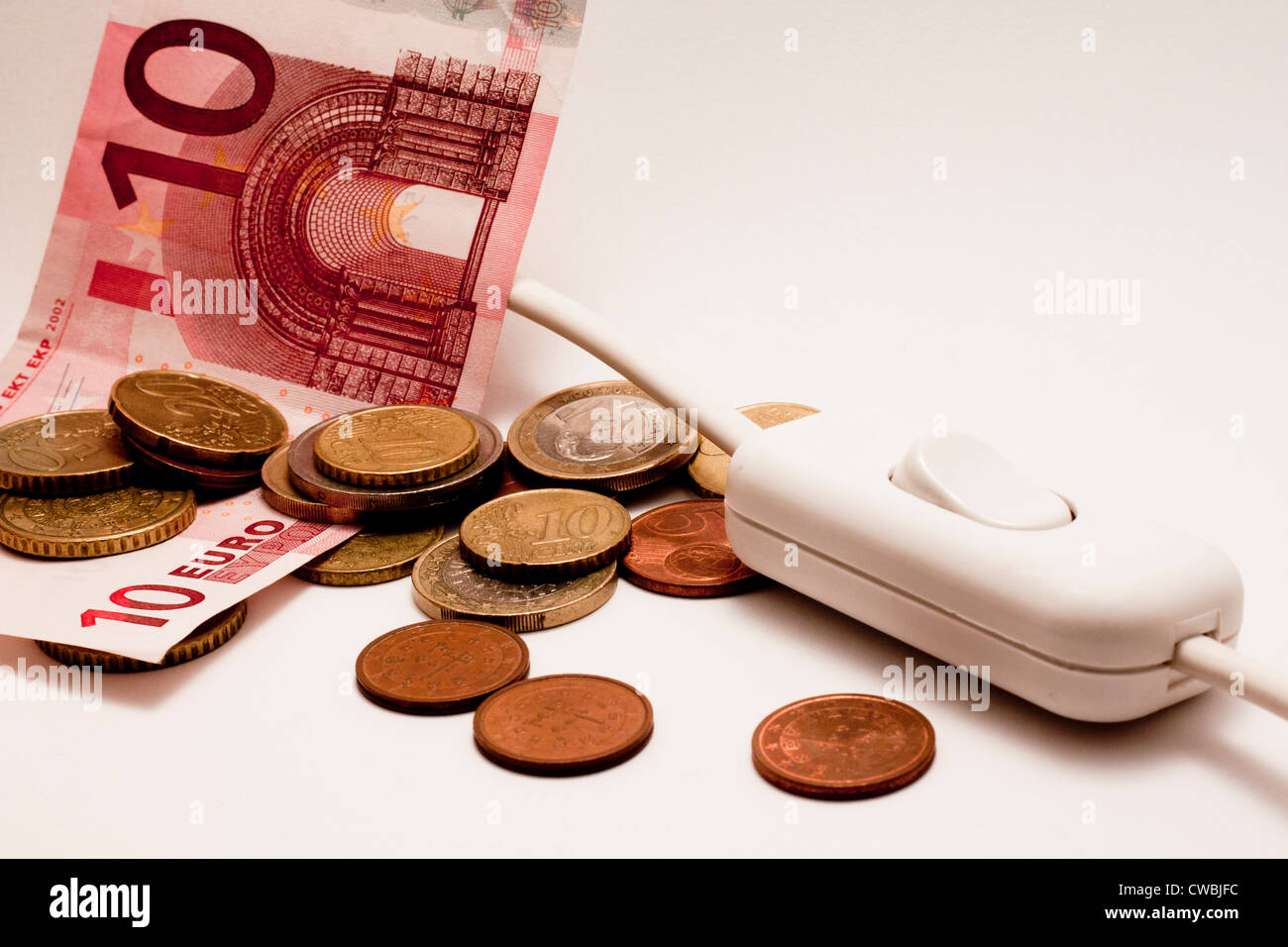 Italian 1 Euro coin on a 10 Euro note Stock Photo - Alamy