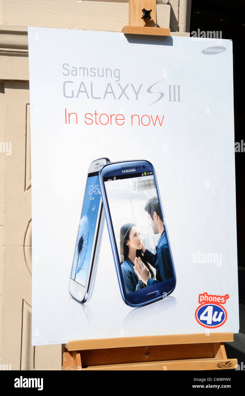 An advertisement for the Samsung Galaxy S3 outside a UK mobile phone shop Stock Photo