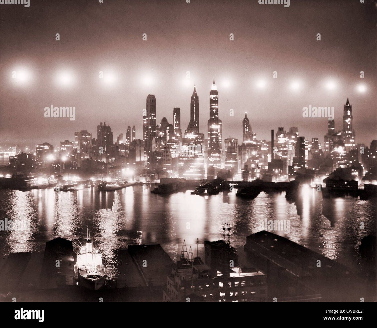 Lower Manhattan illuminated by ten photoflash cartridges of 50,000,000 candlepower each, dropped from a B-17 in June 1949 Stock Photo