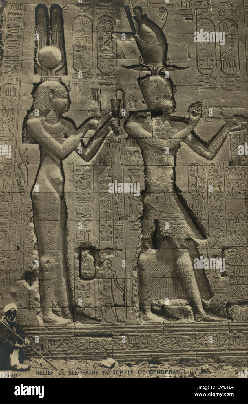 Relief sculpture of Cleopatra VII (69-30 BC), and her son by Julius Caesar, Caesarion, at the Temple of Hathor, Dendera. Ca. Stock Photo