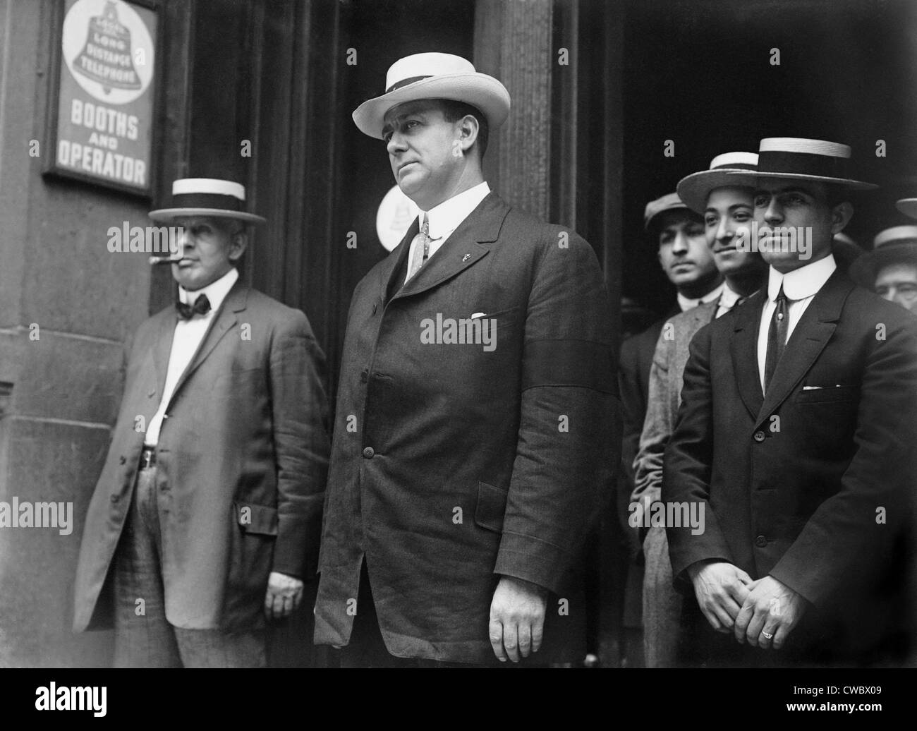 Corrupt New York City police Lieutenant Charles Becker (center) was executed in 1915, in the Sing Sing Prison electric chair Stock Photo