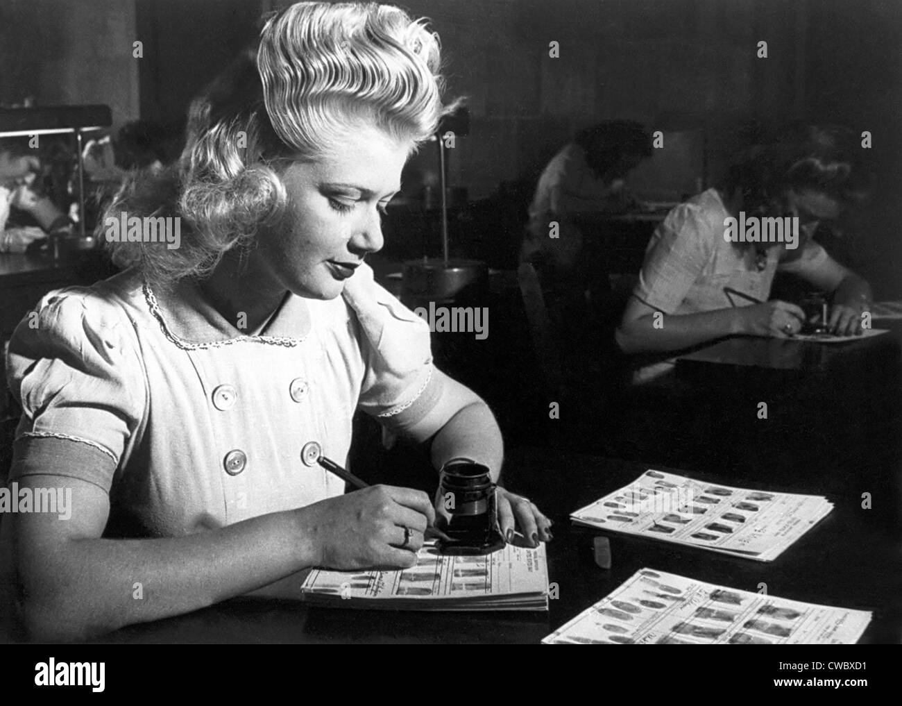 FBI forensic science used an army of trained finger print analysts to establish criminal identities. Ca. 1940s. Stock Photo
