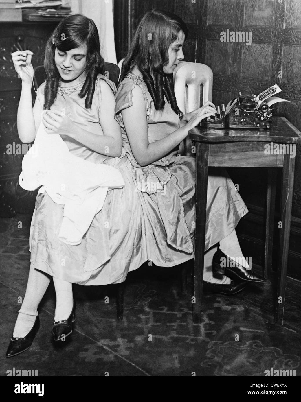 Daisy and Violet Hilton (1908-1969), British born conjoined were trained as entertainers by their exploitive caretakers. 1924 Stock Photo