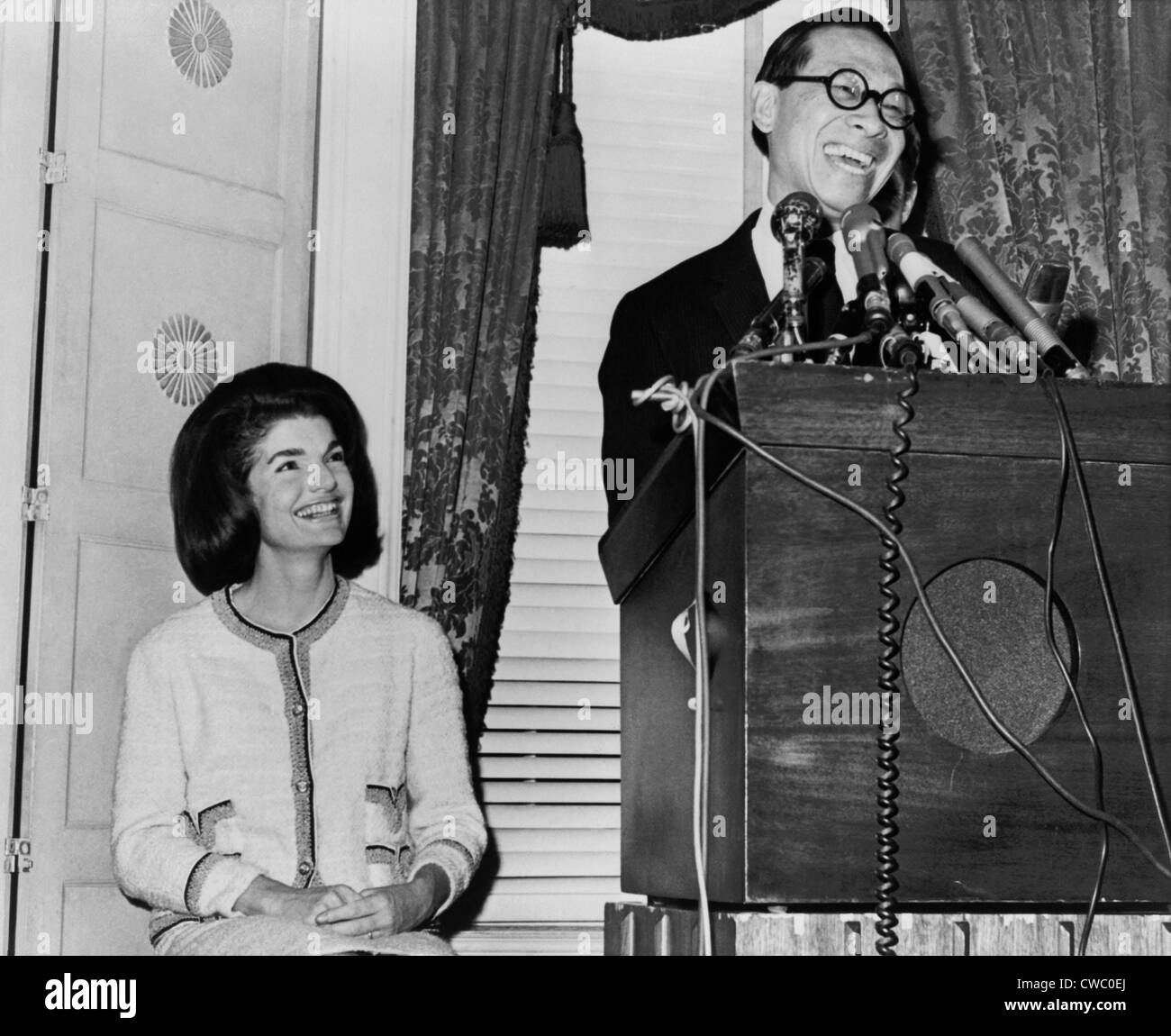 Architect Ieoh Ming Pei was chosen to design the John F. Kennedy Memorial Library in 1964. He speaks at a press conference Stock Photo