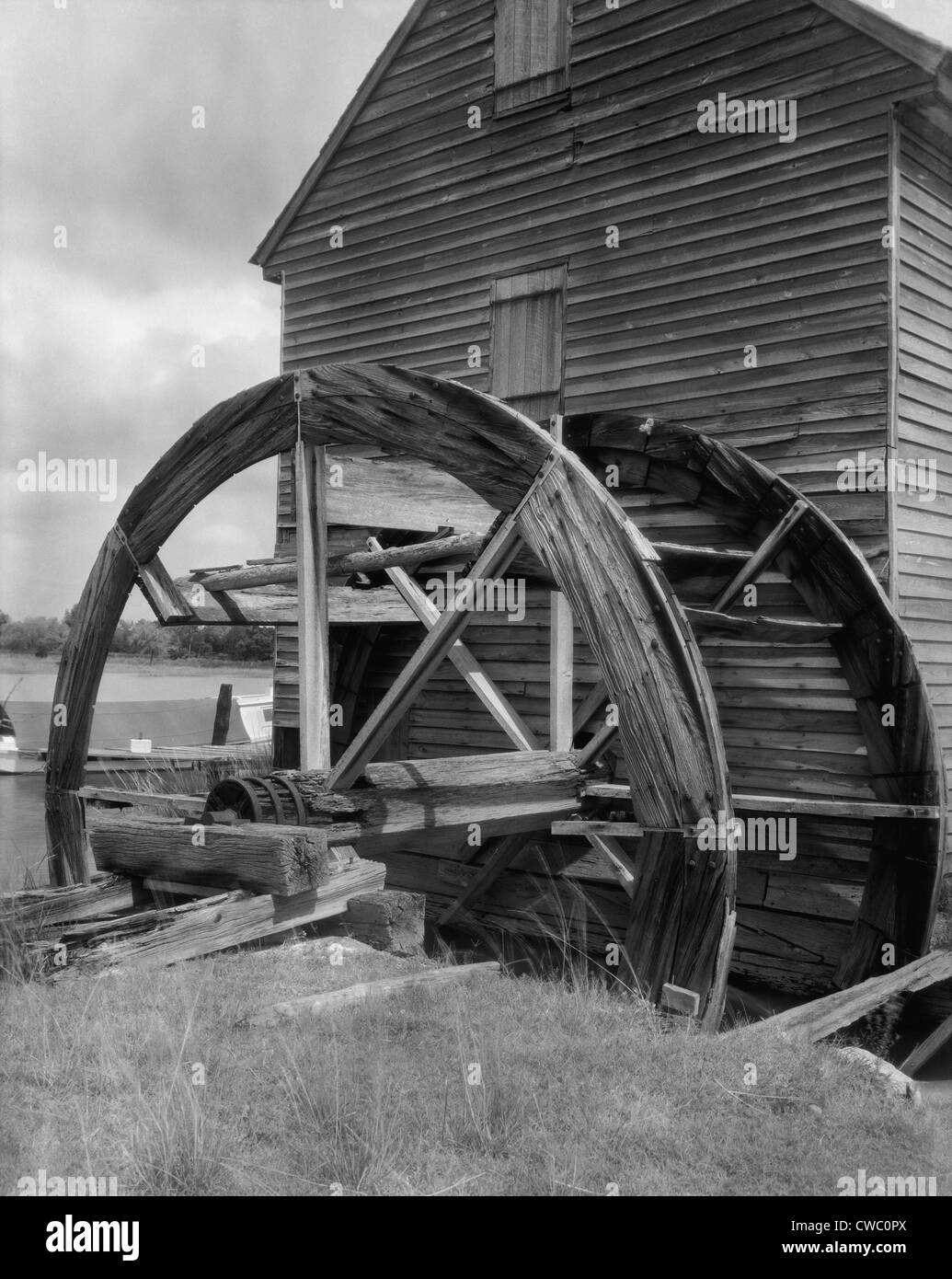 Poplar Grove tide mill was driven by tidal rise and fall. This type of water mill dates from Roman times. Mathews County, Stock Photo