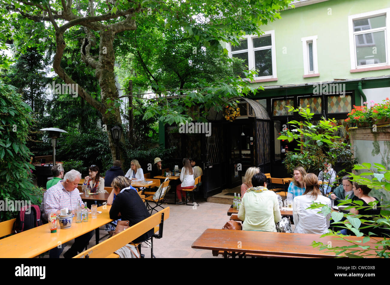 People sitting outside Zum Fuerradchen cider tavern, Sachsenhausen, Frankfurt, Germany. Stock Photo