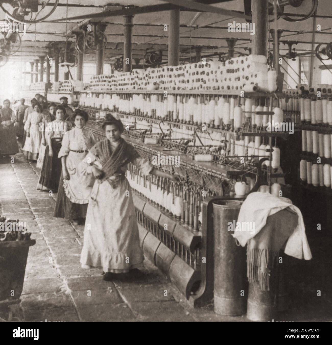 women-and-girls-working-in-the-spooling-room-of-a-cotton-mill-in-malaga-CWC16Y.jpg