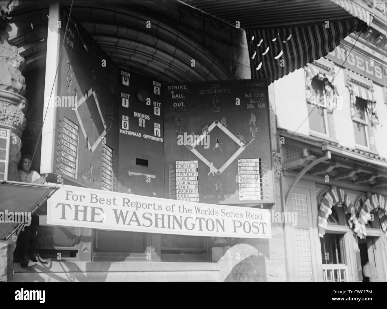 Washington Post sponsored scoreboard to report the action of the 1912 World Series between the Boston Red Sox and New York Stock Photo