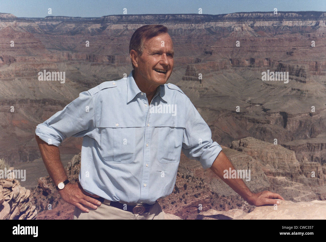 President Bush hiking on the Kaibab Trail at the Grand Canyon in Arizona. 1991. (BSLOC 2011 3 70) Stock Photo