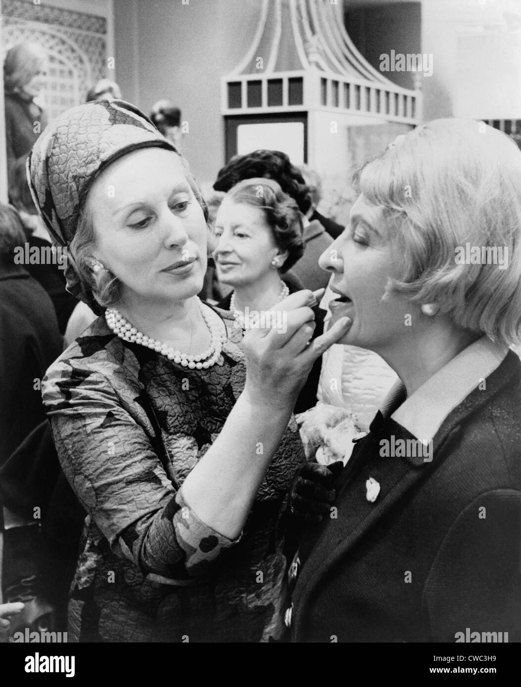 Estee lauder model hi-res stock photography and images - Alamy