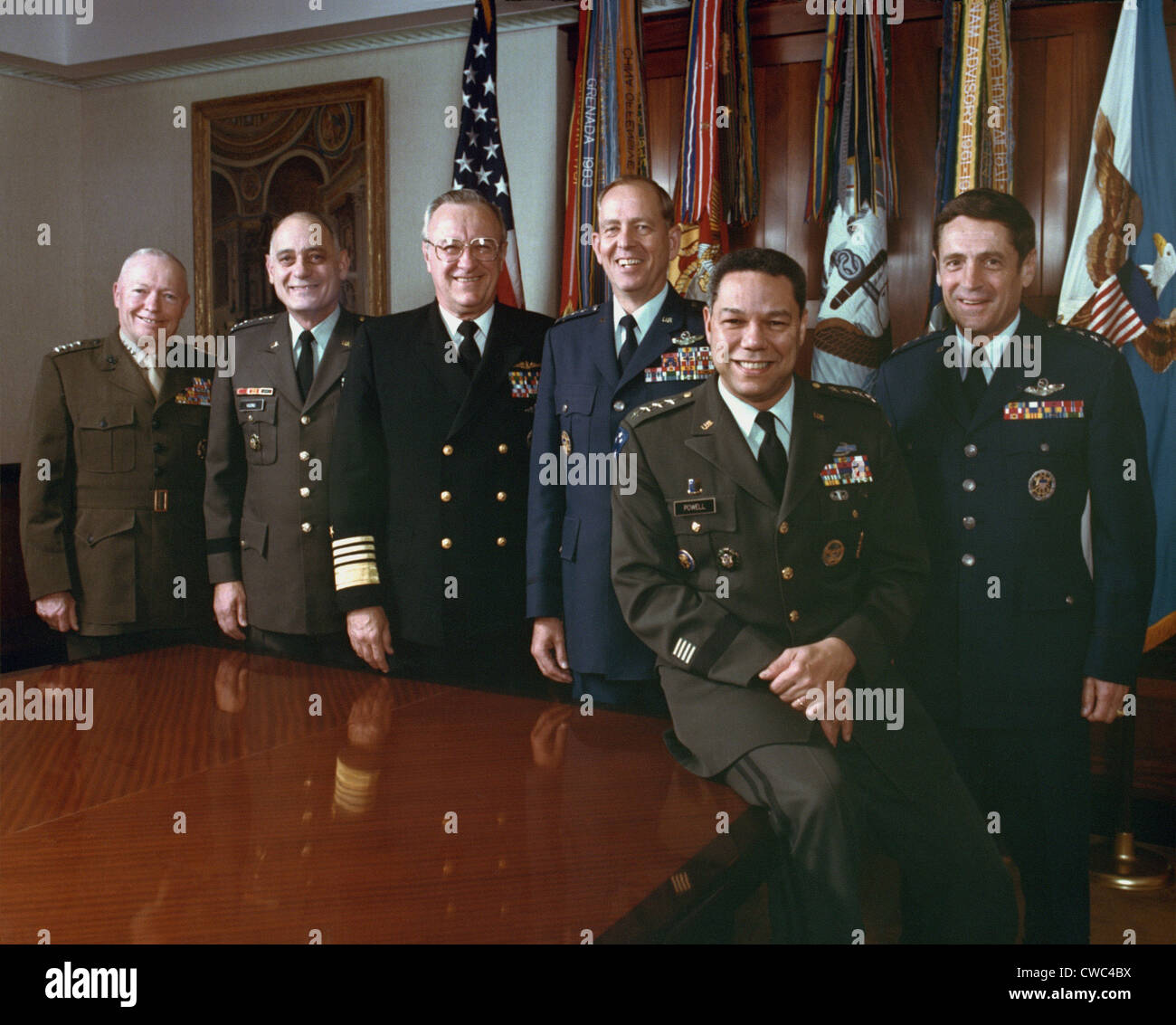 The Joint Chiefs of Staff gather for an informal portrait at the Pentagon on Dec. 7 1989. L to R Alfred M. Gray commandant of Stock Photo