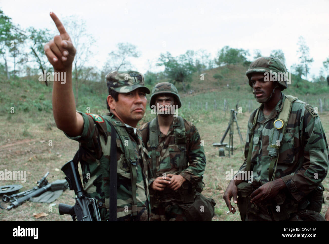 A Honduran Second Lieutenant talks with American soldiers from the 82nd Airborne Division during joint exercises in Judicalpa Stock Photo
