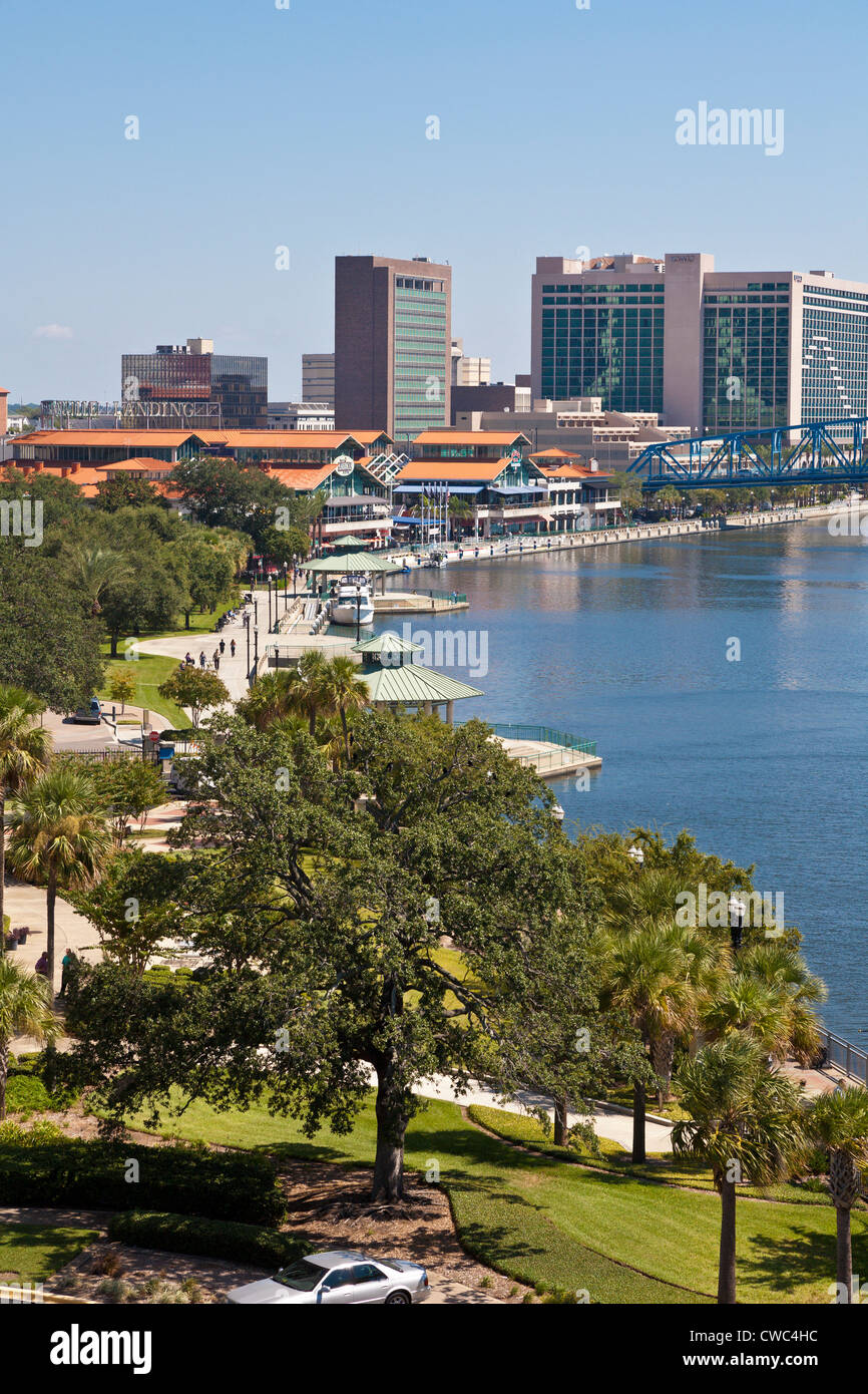 Northbank Riverwalk city park along St. Johns River in downtown Jacksonville, FL Stock Photo