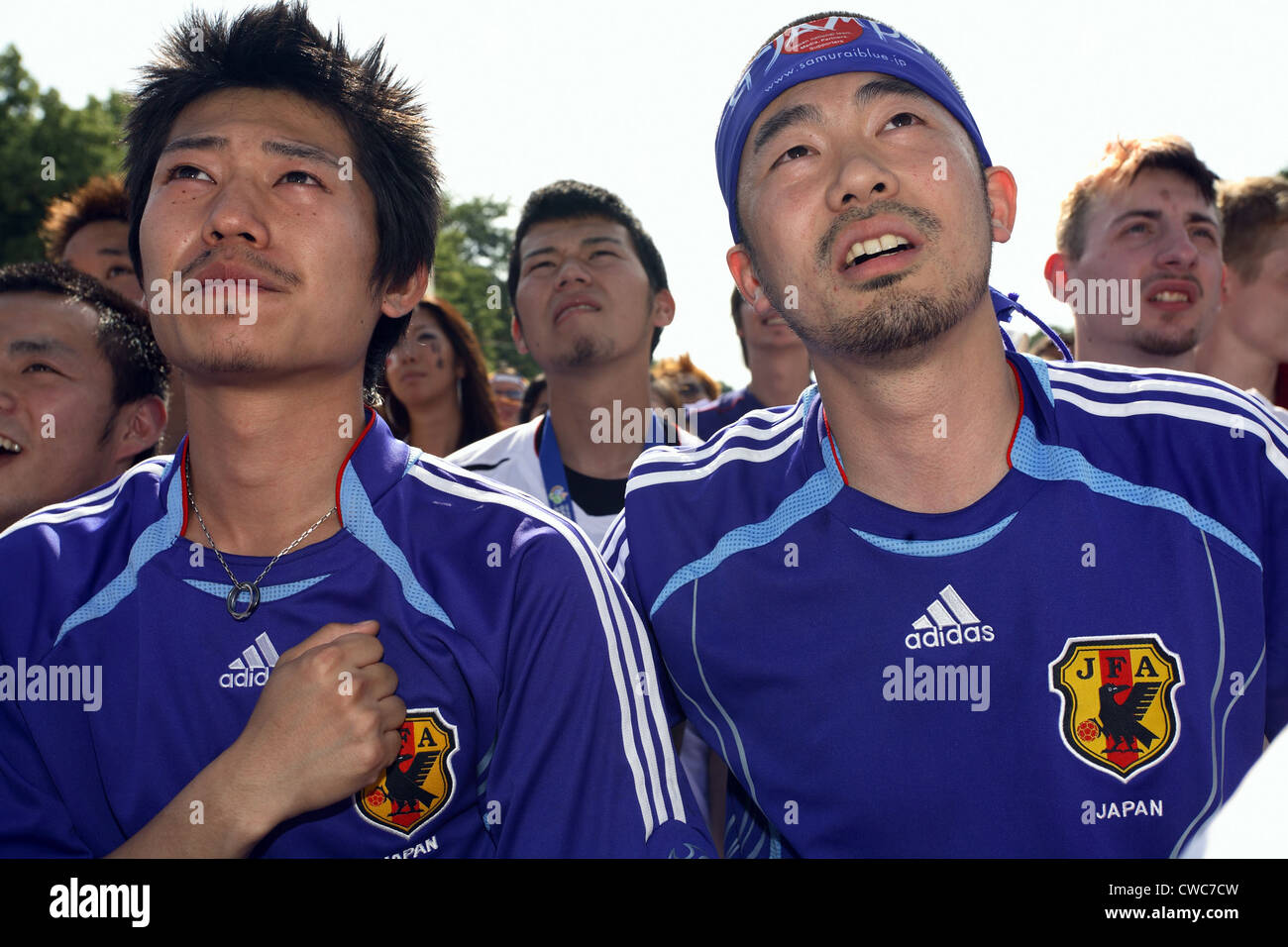Soccer fans World Cup 2006 Japanese Men Entgeisterte Stock Photo Alamy