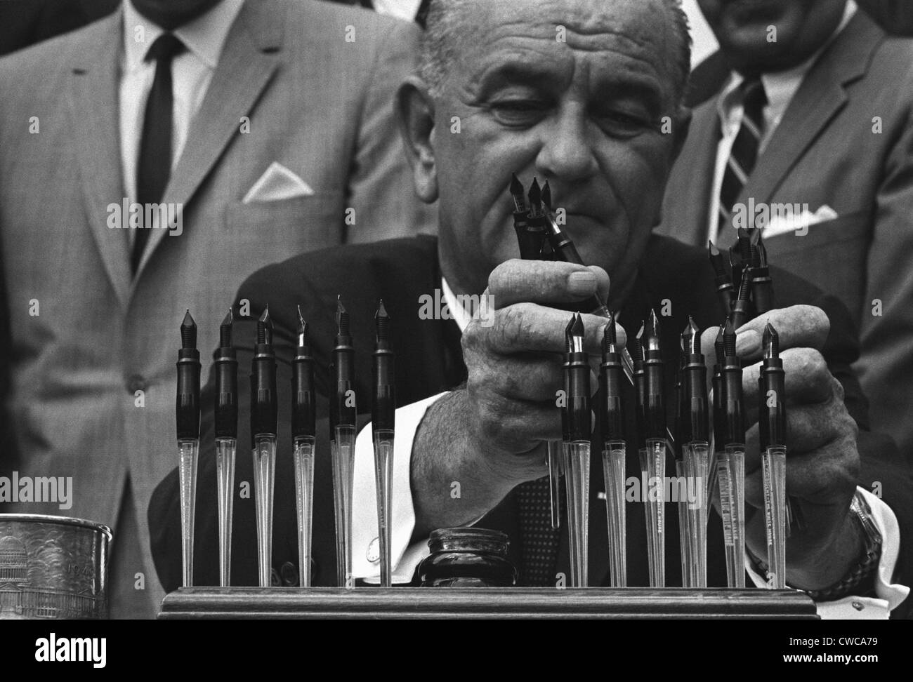 Lyndon johnson sign law Black and White Stock Photos & Images Alamy