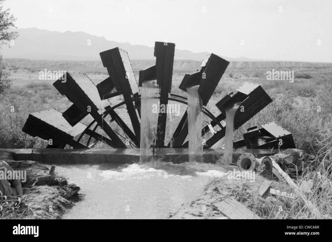 Waterwheel lifting water for crop irrigation in Mohave County, Arizona. Sept. 1940. Stock Photo
