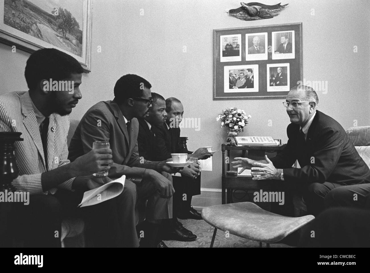 President Lyndon Johnson meeting with Civil Rights activists on the day he signed the 1965 Voting Rights Act. Seated on couch Stock Photo