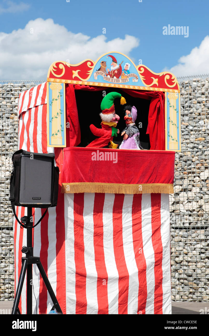 Punch and Judy show, traditional seaside entertainment Stock Photo Alamy