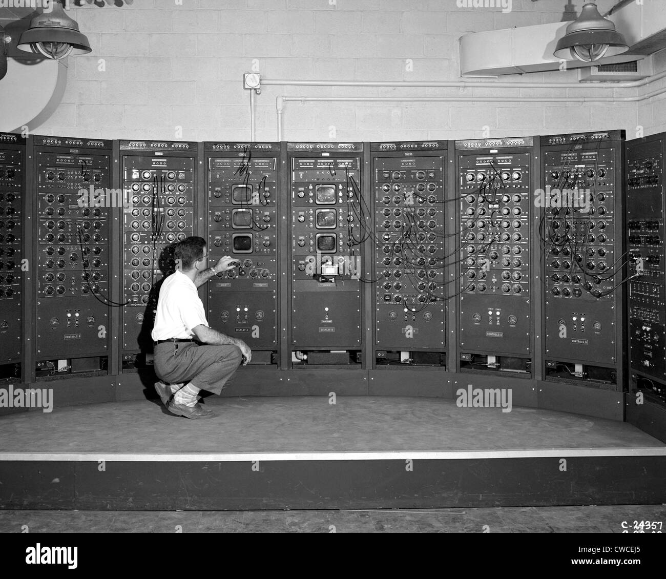 1949 computer used by rocket scientists at the Lewis Flight Propulsion Laboratory, (now John Glenn Research Center), Cleveland Stock Photo