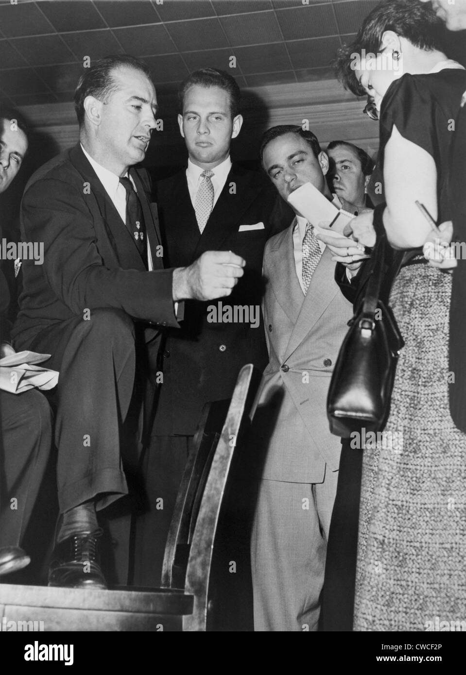 David Schine, between colleague Roy Cohn (right) and their boss Senator Joseph McCarthy in 1953. The following year Shine's Stock Photo