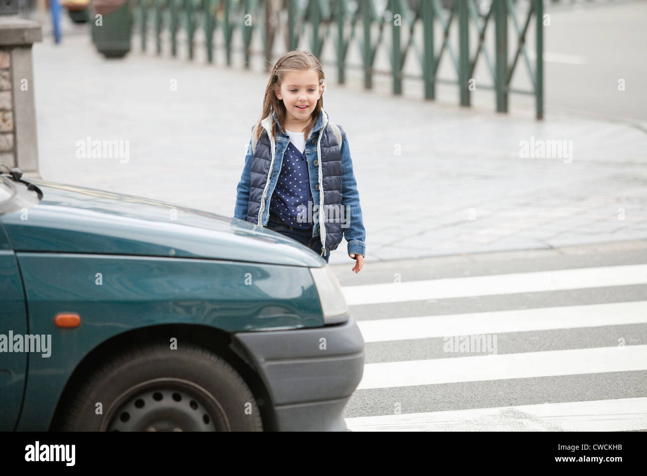 Road pedestrian crossing child hi-res stock photography and images - Alamy