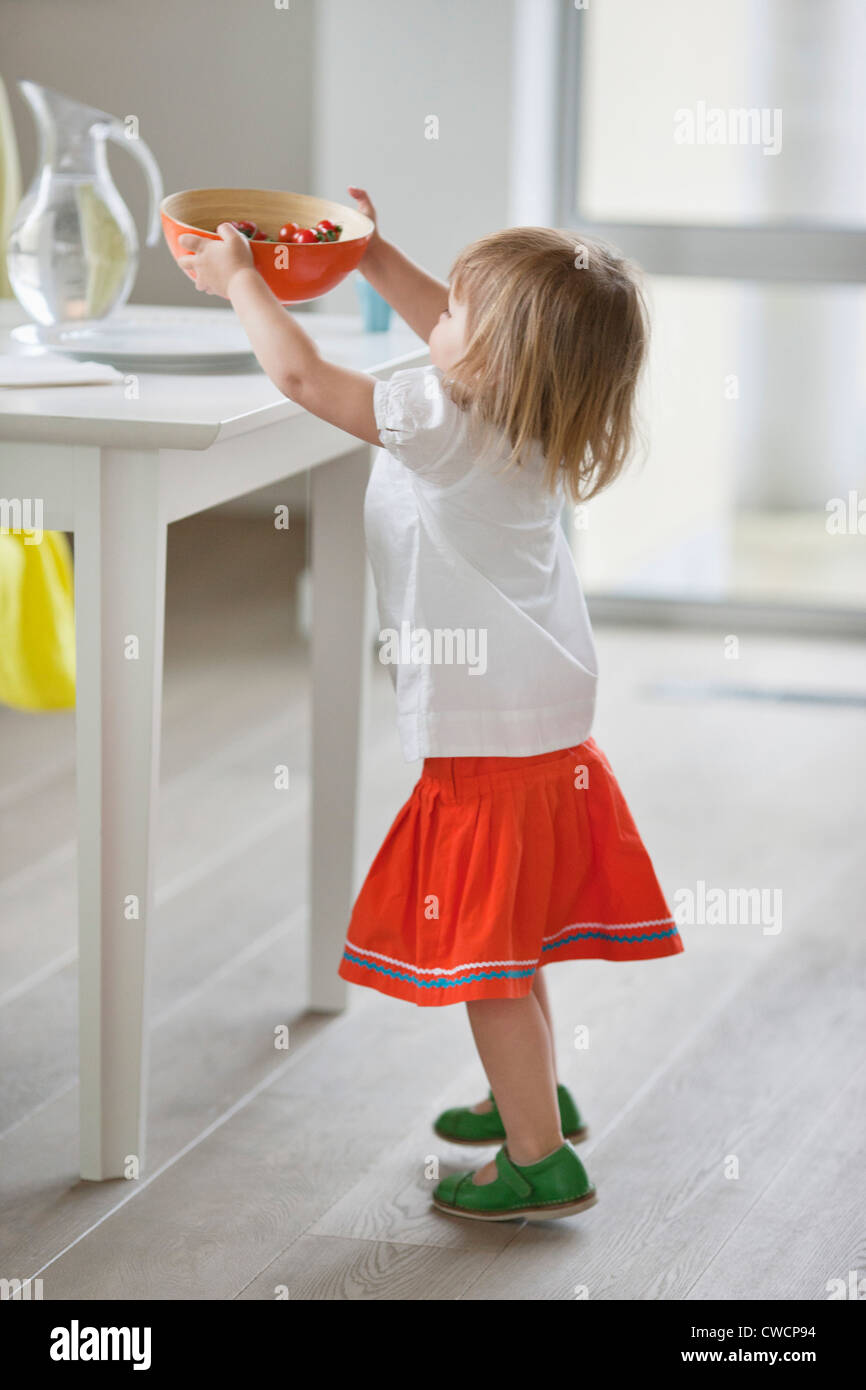 Child setting table chores hi-res stock photography and images - Alamy