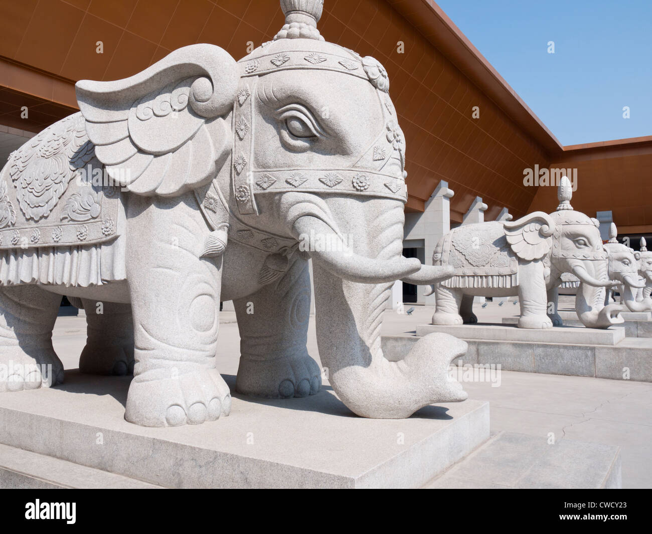 Elephant stone statues hires stock photography and images Alamy