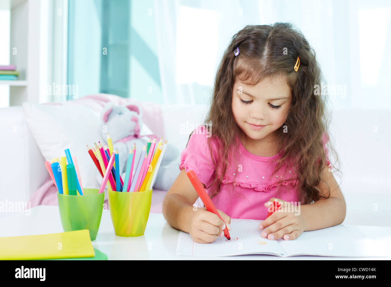 Portrait of lovely girl drawing with colorful pencils Stock Photo - Alamy