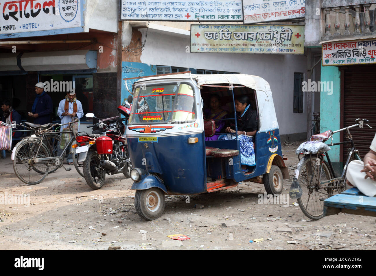 Auto rickshaw taxis on a road in Kumrokhali, West Bengal, India, January 12, 2009. Stock Photo