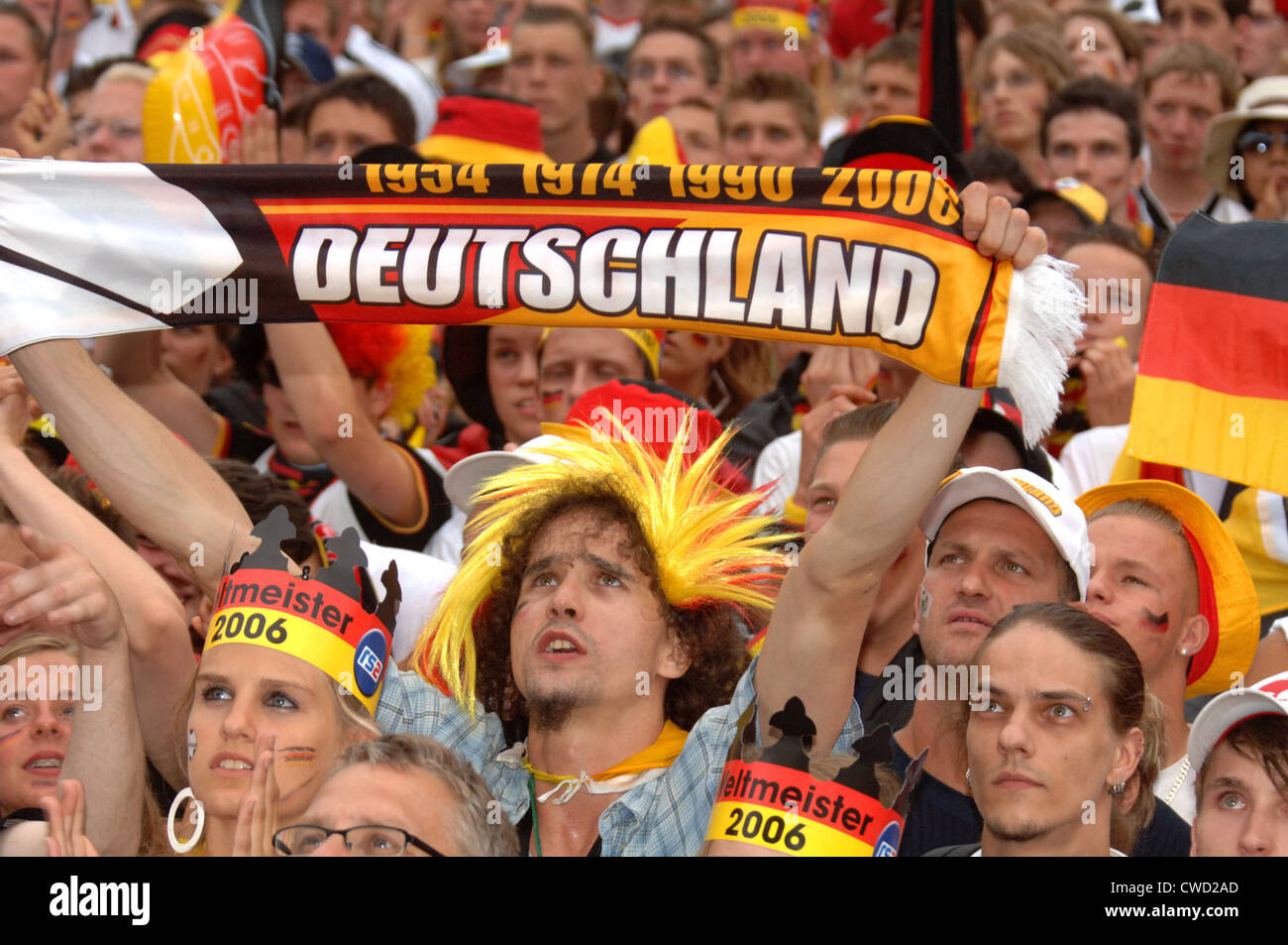 Berlin, 2006 World Cup fan zone at the Brandenburg Gate Stock Photo Alamy