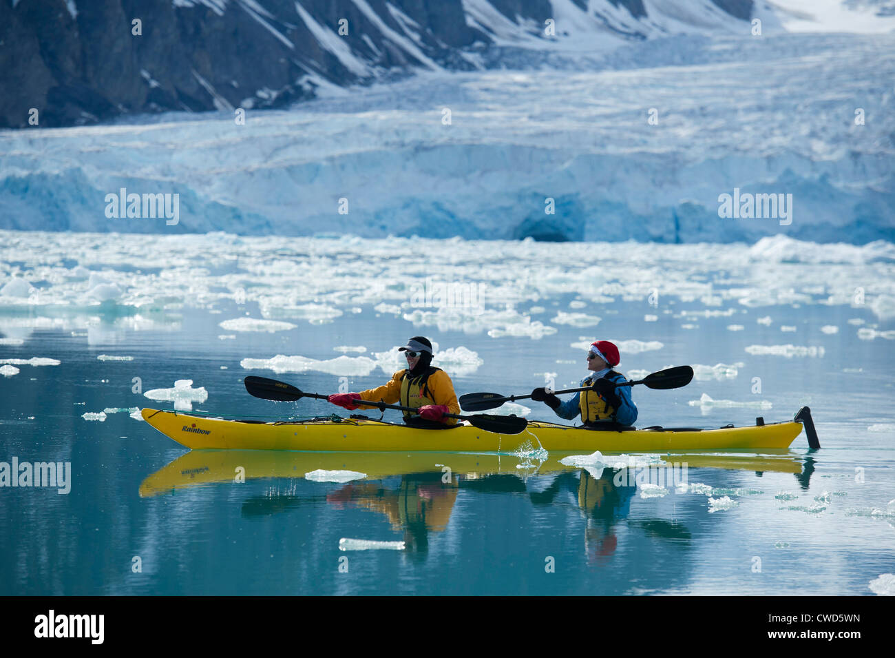 Kayaking at Monaco glacier, Woodfjorden, Spitsbergen, Svalbard, Arctic  Stock Photo - Alamy