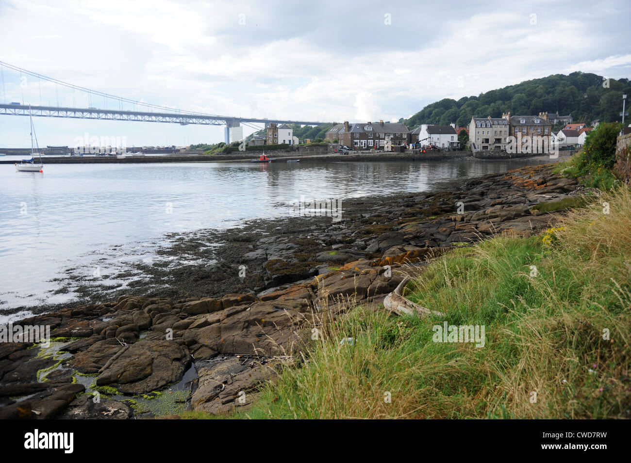 North Queensferry village from the beach. The Forth Road Bridge in the background Stock Photo