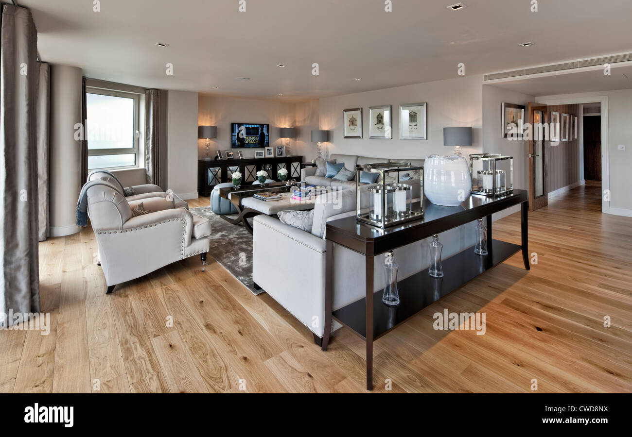 Kew Bridge Road luxury apartments, London Stock Photo Alamy