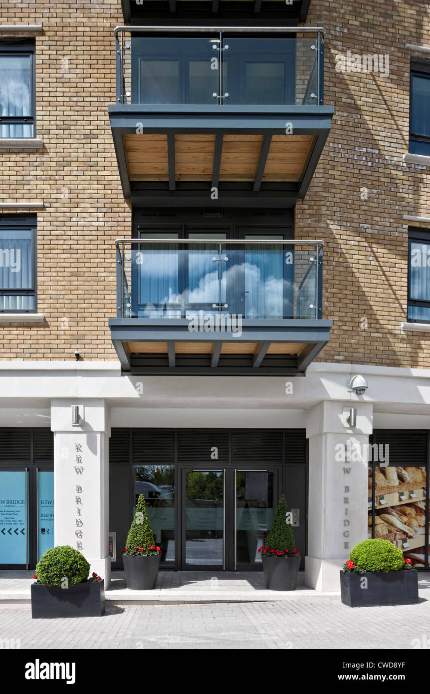 Kew Bridge Road luxury apartments, London Stock Photo Alamy