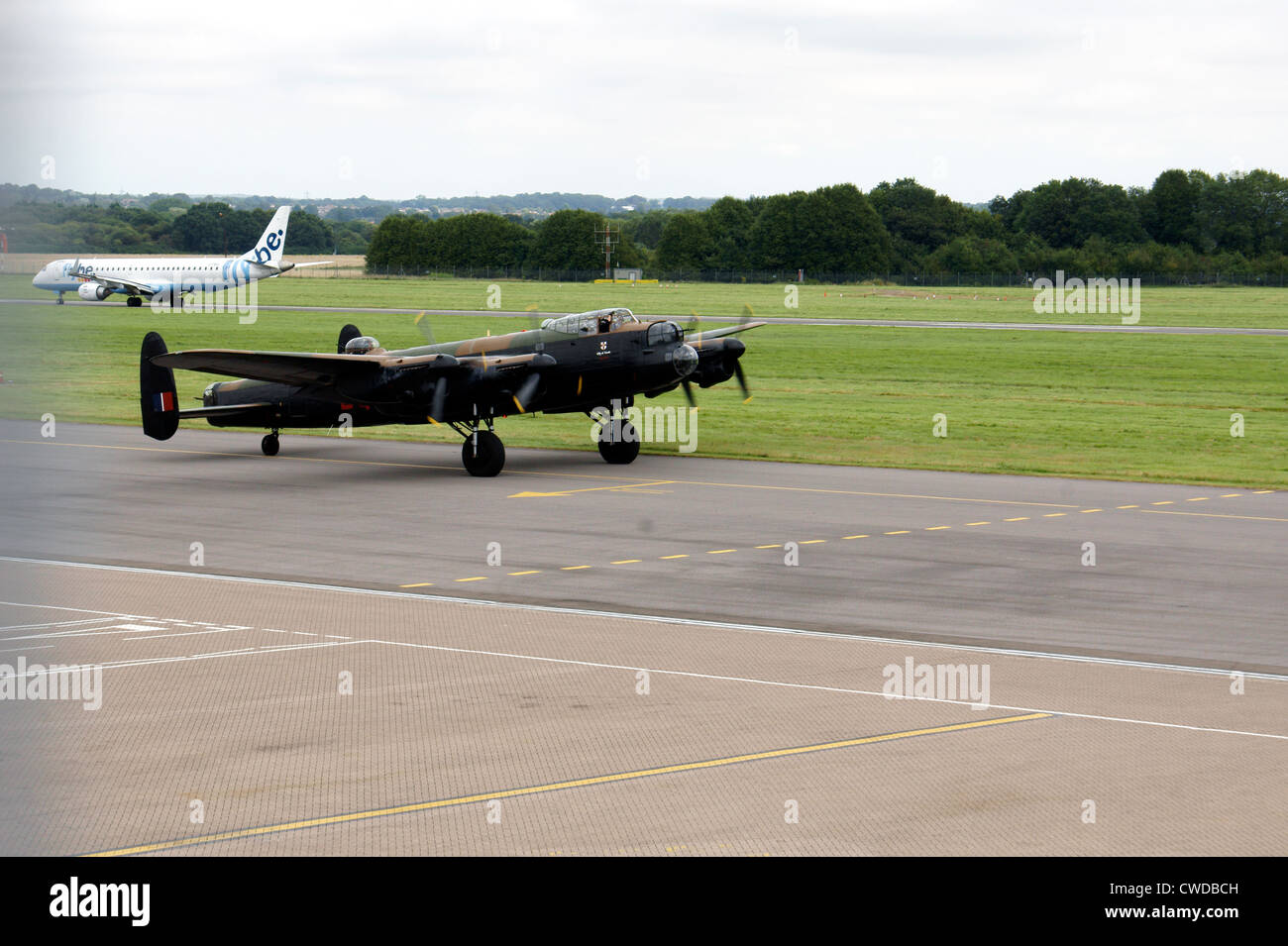 AVRO LANCASTER BOMBER B1 PA474 BBMF & EMB 195 Stock Photo - Alamy