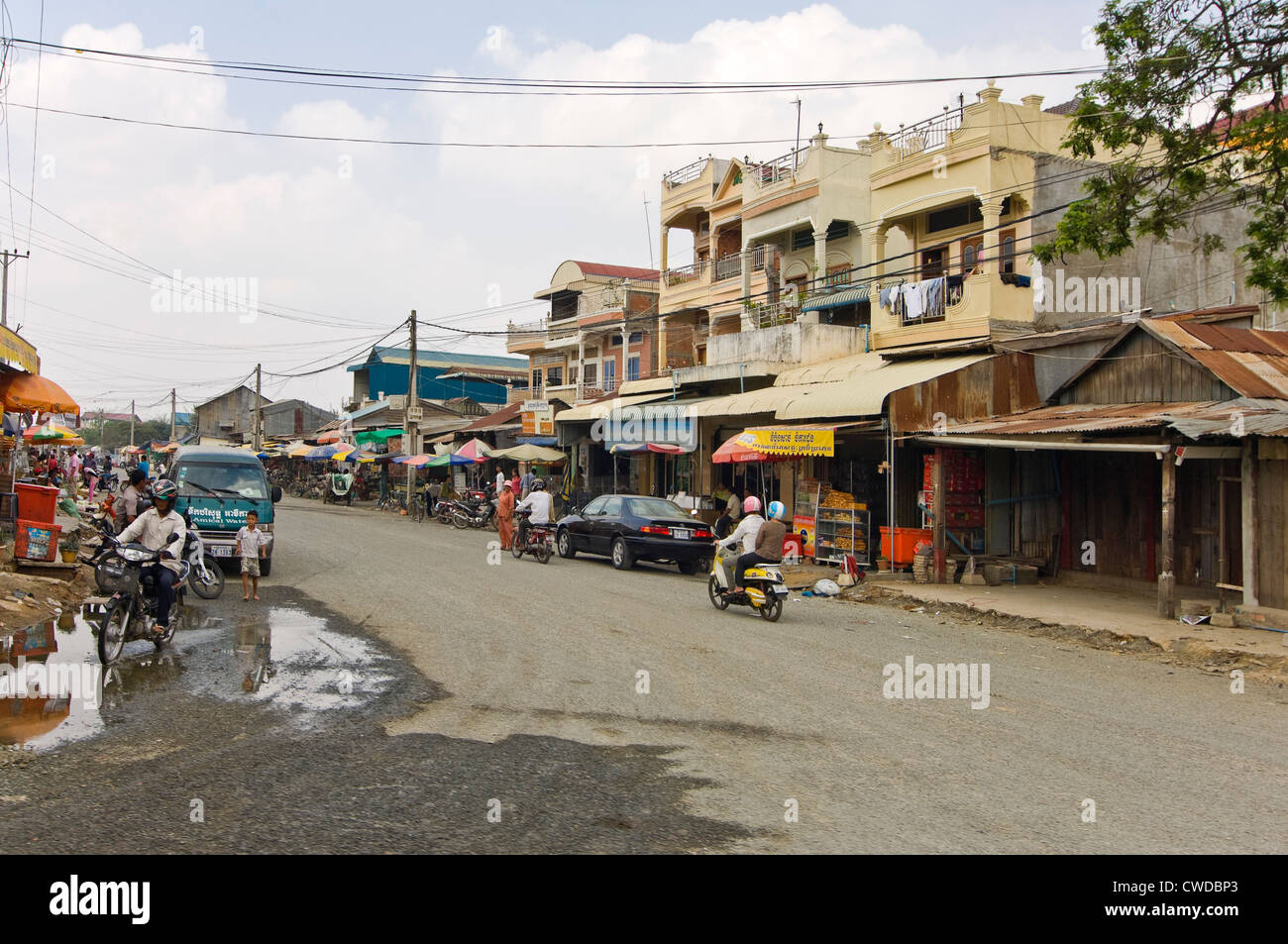 Horizontal view of a typical streetscene with market stalls lining the street in Phnom Penh, Cambodia Stock Photo