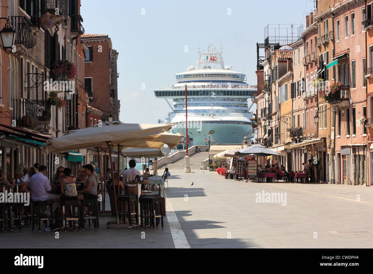 Passing princess cruises hi-res stock photography and images - Alamy