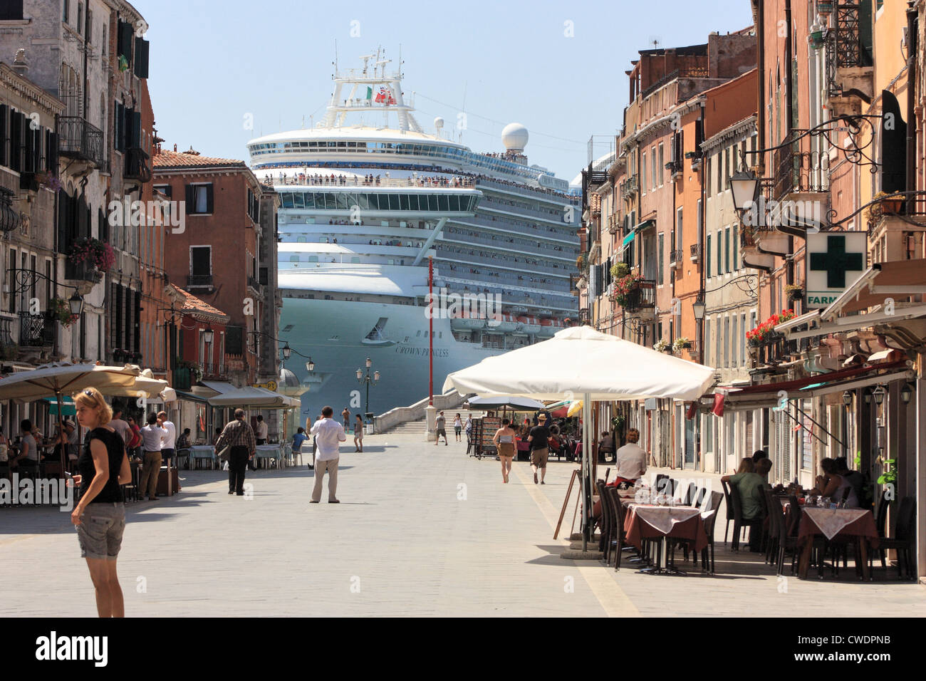 Kreuzfahrtschiff crown princess hi-res stock photography and images - Alamy