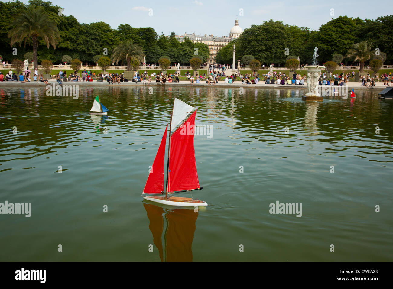 Remote controlled boat sailing across the lake in Jardin du Luxembourg in Paris Stock Photo