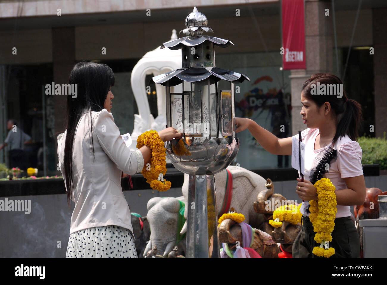 Incense burning in bangkok thailand hi-res stock photography and images ...