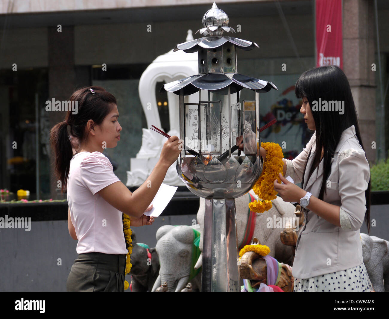 Incense burning in bangkok thailand hi-res stock photography and images ...