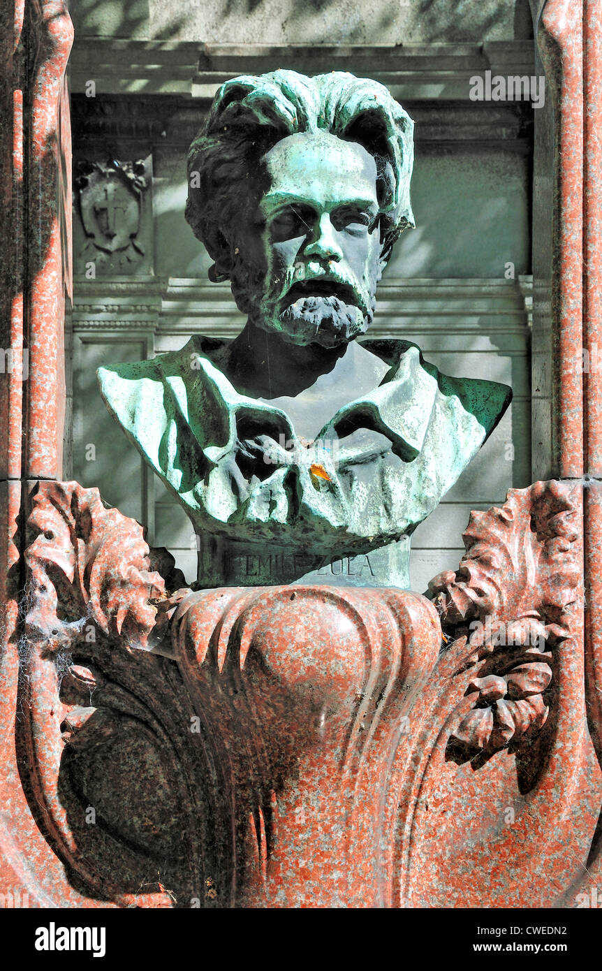 Paris, France. Cimetiere de Montmartre. Tomb of Emile Zola (though his remains were moved from here to the Pantheon in 1908) Stock Photo