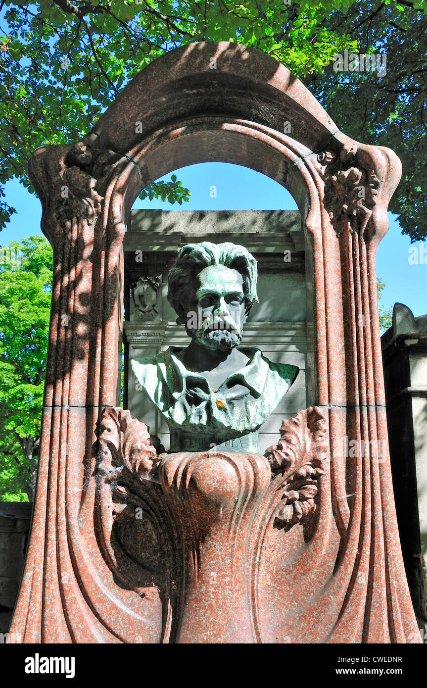 Paris, France. Cimetiere de Montmartre. Tomb of Emile Zola (though his remains were moved from here to the Pantheon in 1908) Stock Photo