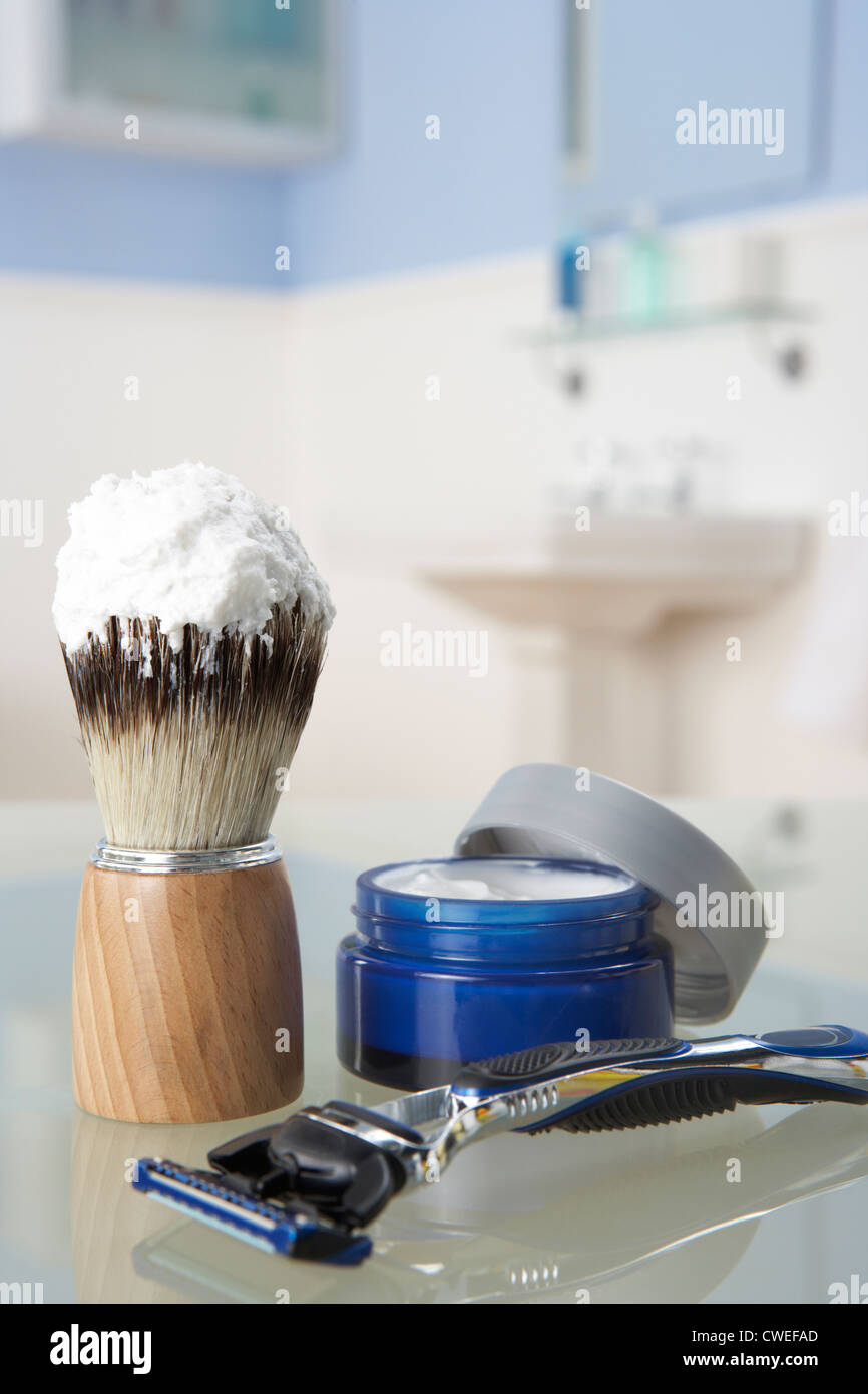Shaving kit hires stock photography and images Alamy