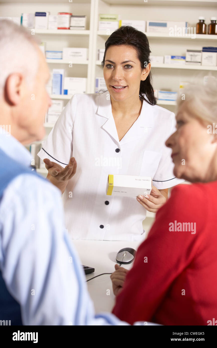 Dispensing drugs hospital hires stock photography and images Alamy