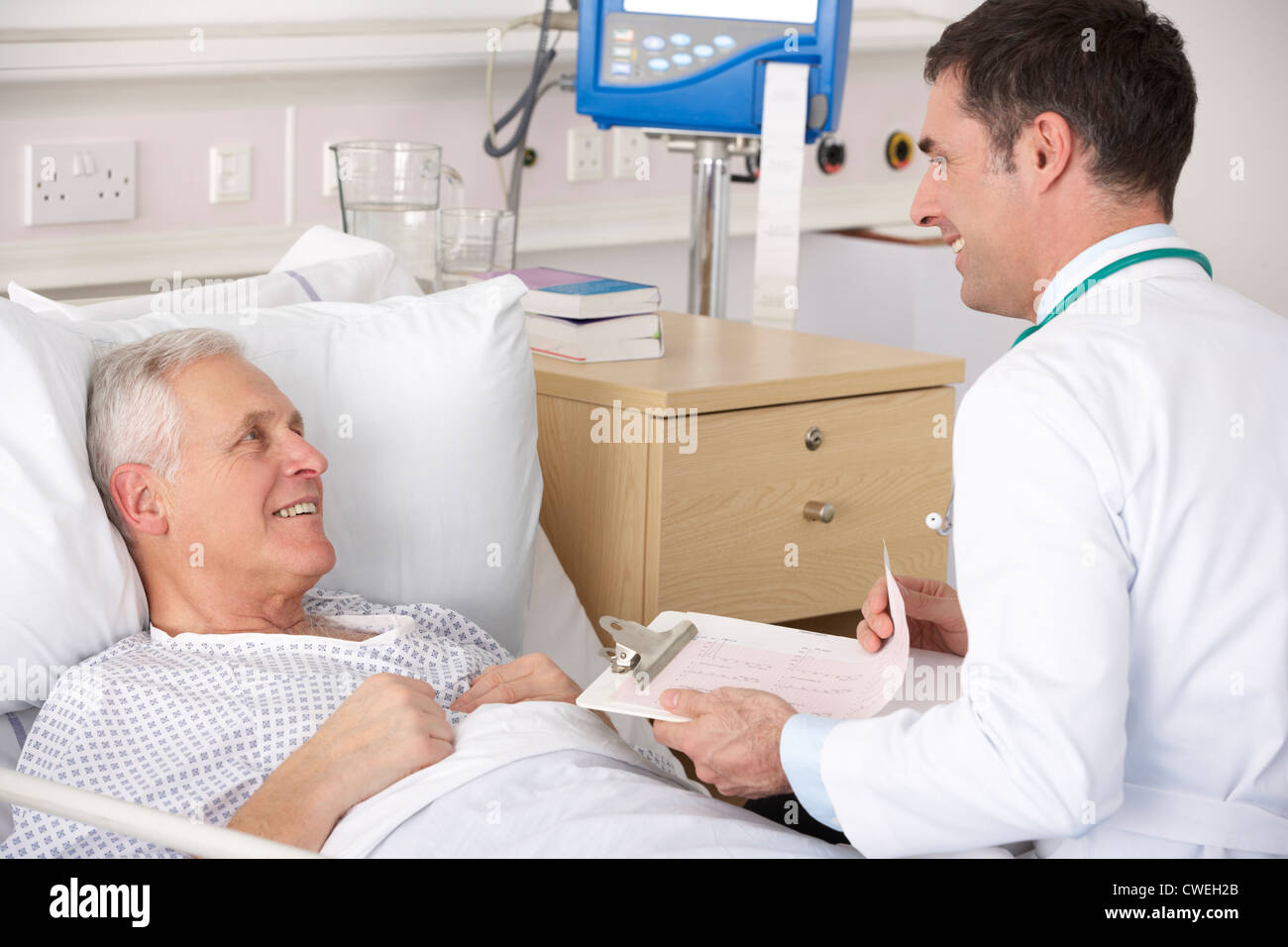 Doctor with senior male patient on USA Hospital ward Stock Photo